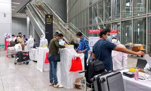 வெளிநாடுகளில் இருந்து வரும் விமான பயணிகளுக்கு கொரோனா பரிசோதனை என அறிவிப்பு வெளிநாடுகளில் இருந்து வரும் விமான பயணிகளுக்கு கொரோனா பரிசோதனை என அறிவிப்பு