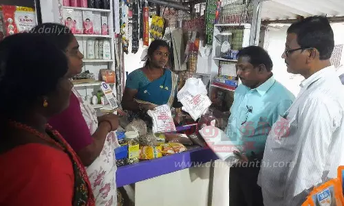 பிளாஸ்டிக் பைகள் பறிமுதல்