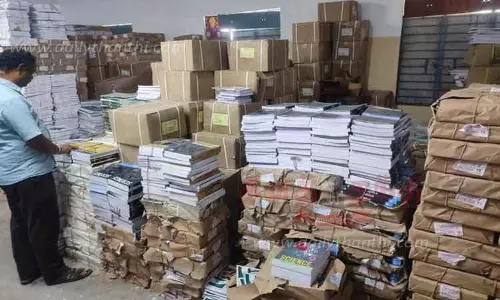 மாணவ-மாணவிகளுக்கு வழங்குவதற்கு 3-ம் பருவ பாடப்புத்தகங்கள் தயார்- கல்வி அதிகாரிகள் தகவல்