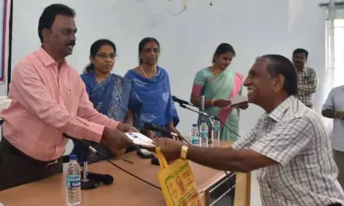 முன்னாள் படைவீரர்களுக்கு நலத்திட்ட உதவிகள் முன்னாள் படைவீரர்களுக்கு நலத்திட்ட உதவிகள்