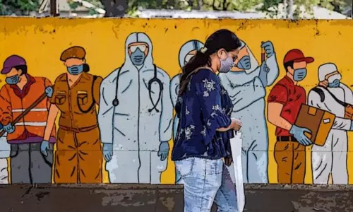 கர்நாடகாவில் உள் அரங்குகளில் முக கவசம் அணிவது கட்டாயம்; அரசு அறிவிப்பு