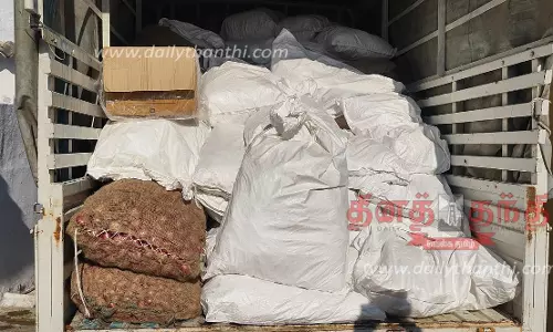சிவகிரியில் குடோனில் பதுக்கி விற்பனை்: மூட்டை மூட்டையாக குட்கா பறிமுதல்; அண்ணன்-தம்பி உள்பட 9 பேர் கைது சிவகிரியில் குடோனில் பதுக்கி விற்பனை்: மூட்டை மூட்டையாக குட்கா பறிமுதல்; அண்ணன்-தம்பி உள்பட 9 பேர் கைது