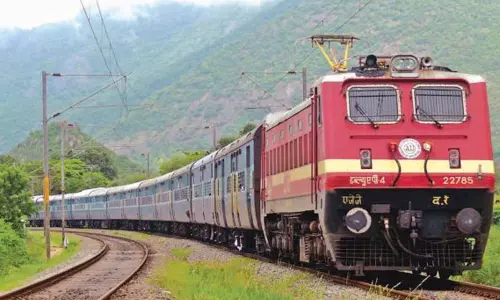 கிறிஸ்துமஸ் பண்டிகை: மைசூரு - கொச்சுவேலி இடையே சிறப்பு ரெயில் இயக்கம் கிறிஸ்துமஸ் பண்டிகை: மைசூரு - கொச்சுவேலி இடையே சிறப்பு ரெயில் இயக்கம்