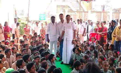 மெய்யூர்-மொண்ணவேடு இடையே கொசஸ்தலை ஆற்றில் தற்காலிக தரைப்பாலம் அமைக்க எம்.எல்.ஏ உத்தரவு மெய்யூர்-மொண்ணவேடு இடையே கொசஸ்தலை ஆற்றில் தற்காலிக தரைப்பாலம் அமைக்க எம்.எல்.ஏ உத்தரவு