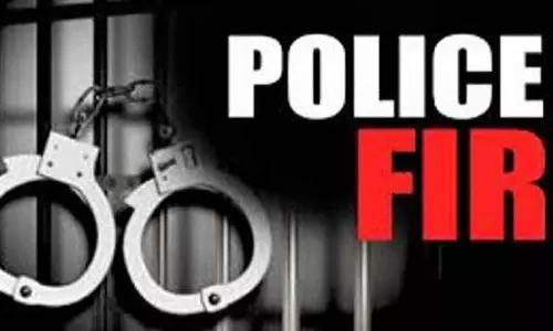 ரூ.57½ லட்சம் தங்க கட்டிகளுடன் 5 பேர் தலைமறைவு