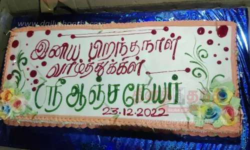 அனுமன் ஜெயந்தி விழாவை கேக் வெட்டி கொண்டாடிய பக்தர்கள்