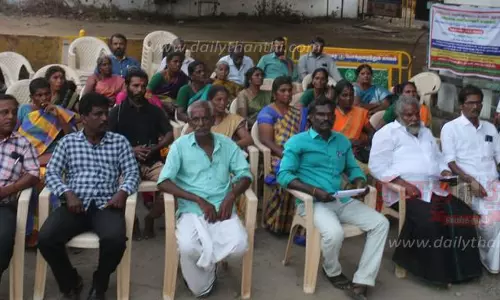 அரசு பணியாளர்கள் ஆர்ப்பாட்டம் அரசு பணியாளர்கள் ஆர்ப்பாட்டம்