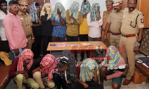 ஈரோட்டில் பரபரப்பு; போதை மாத்திரைகளை பவுடராக்கி ஊசி மூலம் ஏற்றி விற்ற 11 வாலிபர்கள் கைது ஈரோட்டில் பரபரப்பு; போதை மாத்திரைகளை பவுடராக்கி ஊசி மூலம் ஏற்றி விற்ற 11 வாலிபர்கள் கைது