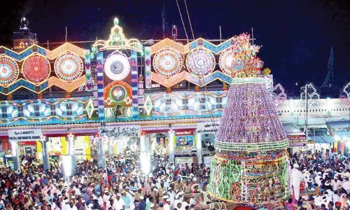 நாகூர் தர்காவில் 466ம் ஆண்டு கந்தூரி விழா: ஜனவரி 3ம் தேதி நாகை மாவட்டத்தில் உள்ளூர் விடுமுறை அறிவிப்பு நாகூர் தர்காவில் 466ம் ஆண்டு கந்தூரி விழா: ஜனவரி 3ம் தேதி நாகை மாவட்டத்தில் உள்ளூர் விடுமுறை அறிவிப்பு