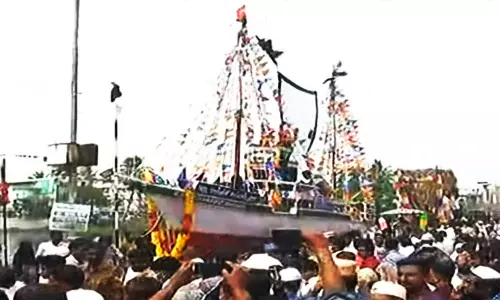 நாகூர் தர்காவின் 466-வது கந்தூரி விழாவுக்கான கொடி ஊர்வலம்.. ஆயிரக்கணக்கானோர் பங்கேற்பு...! நாகூர் தர்காவின் 466-வது கந்தூரி விழாவுக்கான கொடி ஊர்வலம்.. ஆயிரக்கணக்கானோர் பங்கேற்பு...!