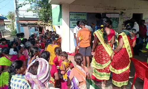 தரமற்ற அரிசி வினியோகம்:ரேஷன் கடை ஊழியர்களுடன், பொதுமக்கள் வாக்குவாதம்