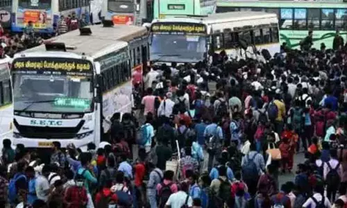 தொடர் விடுமுறை:  சென்னையிலிருந்து 1.37 லட்சம் பேர் சொந்த ஊர் பயணம்