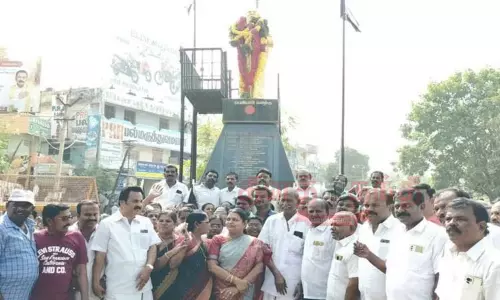 பெரியார் உருவச்சிலைக்கு அமைச்சர் கீதாஜீவன் மரியாதை