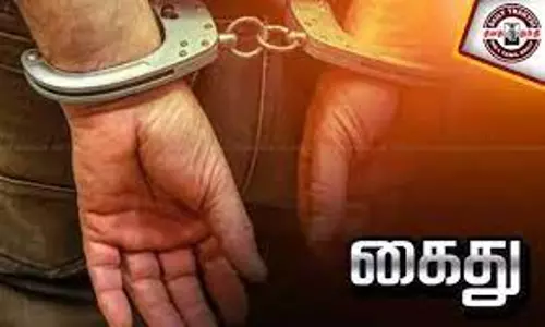 லாரி டியூப்பில் சாராயம் கடத்திய 3 பேர் கைது லாரி டியூப்பில் சாராயம் கடத்திய 3 பேர் கைது