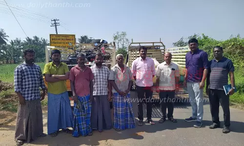 ரேஷன் அரிசி கடத்திய 5 பேர் சிக்கினர் ரேஷன் அரிசி கடத்திய 5 பேர் சிக்கினர்