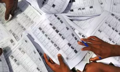 வாக்காளர் அடையாள அட்டை புதிய முறையில் தயாராகிறது வாக்காளர் அடையாள அட்டை புதிய முறையில் தயாராகிறது