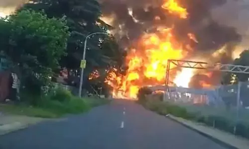 தென் ஆப்பிரிக்கா: ஜோகன்னஸ்பர்க்கில் எரிவாயு டேங்கர் லாரி வெடித்ததில் 8 பேர் பலி: பலர் காயம்