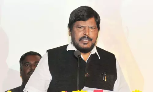 ராகுல் காந்தி நடைப்பயணம் குறித்து நாங்கள் ஏன் பயப்பட வேண்டும்? - மத்திய மந்திரி ராம்தாஸ் அத்வாலே ராகுல் காந்தி நடைப்பயணம் குறித்து நாங்கள் ஏன் பயப்பட வேண்டும்? - மத்திய மந்திரி ராம்தாஸ் அத்வாலே