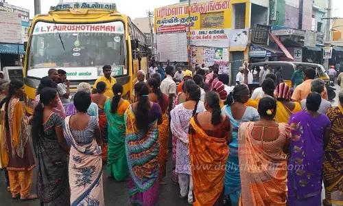 குடிநீர் வழங்கக்கோரி பொதுமக்கள் சாலை மறியல்