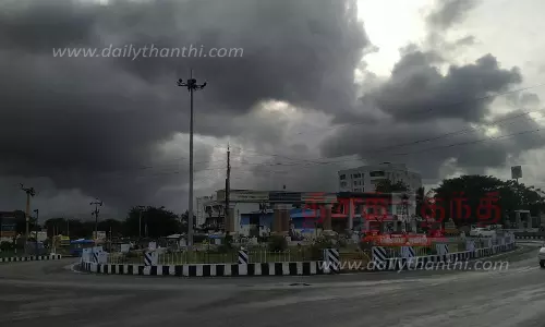 வானில் திரண்ட கருமேகங்கள்