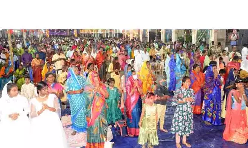 கிறிஸ்துமஸ் பண்டிகையையொட்டி தேவாலயங்களில் சிறப்பு பிரார்த்தனை கிறிஸ்துமஸ் பண்டிகையையொட்டி தேவாலயங்களில் சிறப்பு பிரார்த்தனை