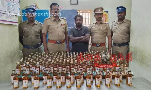 அதிக போதைக்காக ரசாயன பொடி கலந்து விற்பனைக்காக வைத்திருந்த148 மது பாட்டில்கள் பறிமுதல்; ஒருவர் கைது அதிக போதைக்காக ரசாயன பொடி கலந்து விற்பனைக்காக வைத்திருந்த148 மது பாட்டில்கள் பறிமுதல்; ஒருவர் கைது