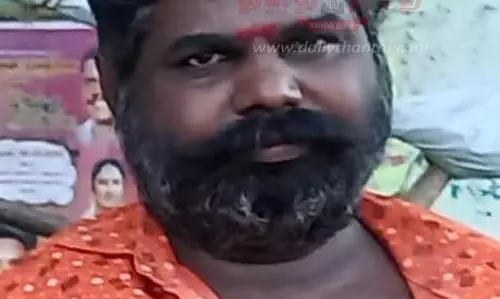 சேலம் அருகே, மொபட் மீது அரசு பஸ் மோதல்: வெள்ளி பட்டறை தொழிலாளி நண்பருடன் பலி