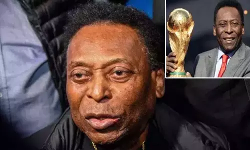 புற்றுநோயுடன் போராடும் பீலே- ஆஸ்பத்திரியில் குவிந்த குடும்பத்தினர்