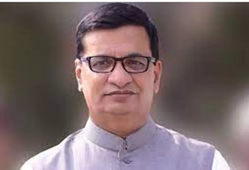 பாலாசாகேப் தோரட் தவறி விழுந்து காயம்