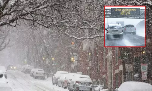 அமெரிக்காவில் குளிர்கால புயல் தாக்கம்: 32 பேர் பலி; ரெயில், விமான சேவை பாதிப்பு அமெரிக்காவில் குளிர்கால புயல் தாக்கம்: 32 பேர் பலி; ரெயில், விமான சேவை பாதிப்பு