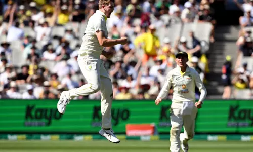 மளமளவென சரிந்த விக்கெட்டுகள்: முதல் இன்னிங்சில் தென் ஆப்பிரிக்க அணி 189 ரன்னில் ஆல் அவுட் - கேமரூன் க்ரீன் 5 விக்கெட் வீழ்த்தி அசத்தல்