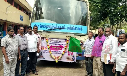 மாநில அளவிலான கலை போட்டியில் பங்கேற்க மயிலாடுதுறையில் இருந்து மாணவர்கள் 406 பேர் 7 பஸ்களில் புறப்பட்டனர்