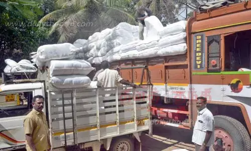 பொங்கல் பண்டிகையையொட்டி ரேஷன் கடைகளுக்கு வேட்டி, சேலைகள் அனுப்பி வைப்பு