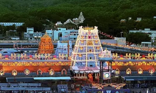 ஜனவரி 1ஆம் தேதி முதல் திருப்பதியில் இலவச தரிசன டிக்கெட் ஜனவரி 1ஆம் தேதி முதல் திருப்பதியில் இலவச தரிசன டிக்கெட்