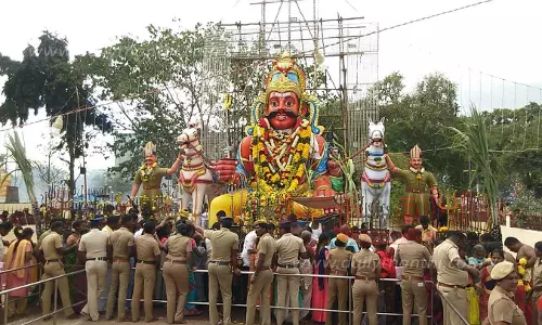 பென்னாகரம் அருகே பி.அக்ரகாரத்தில் முனியப்பன் கோவில் திருவிழா பென்னாகரம் அருகே பி.அக்ரகாரத்தில் முனியப்பன் கோவில் திருவிழா