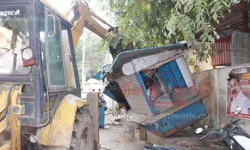 ஆக்கிரமிப்பு கடைகள் அகற்றம்