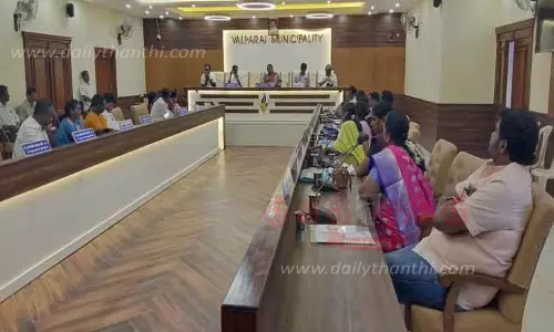 வால்பாறையில் உள்ள அனைத்து வார்டுகளிலும் தெருவிளக்குகள் எரிவதை உறுதி செய்ய வேண்டும்-நகராட்சி கூட்டத்தில் கவுன்சிலர்கள் வலியுறுத்தல்