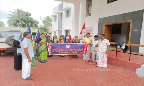 ஆனைமலையில் சத்துணவு ஊழியர்கள் ஆர்ப்பாட்டம்