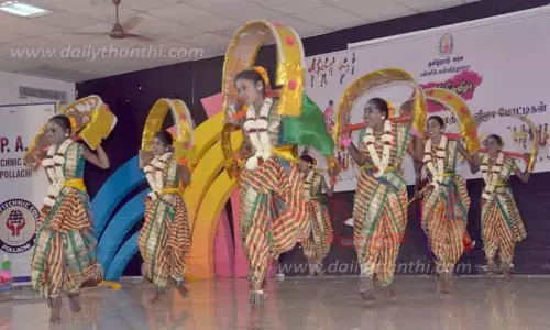 பொள்ளாச்சியில் மாநில அளவிலான கலைத்திருவிழா:கலைப் போட்டிகளில் மாணவ-மாணவிகள் அசத்தல்