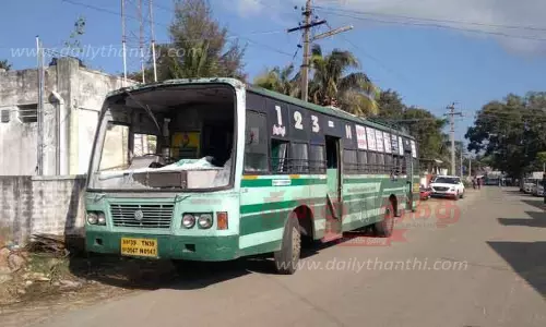நெகமம் அருகே அரசு பஸ் கண்ணாடியை உடைத்த 3 பேர் கைது