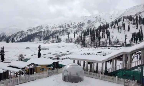 கடுங்குளிரில் நடுங்கும் காஷ்மீர்; உறைநிலைக்கு கீழ் பதிவாகும் வெப்பநிலை