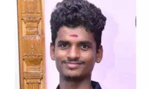 தனியார் பள்ளி அருகே என்ஜினீயர் மர்ம சாவு தனியார் பள்ளி அருகே என்ஜினீயர் மர்ம சாவு