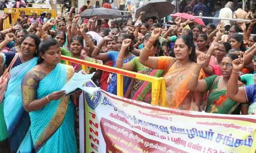 சத்துணவு ஊழியர்கள் ஆர்ப்பாட்டம்