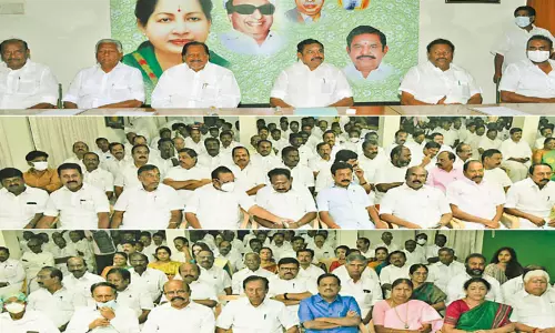 மாவட்ட செயலாளர்கள் ஆலோசனை கூட்டம்: வரும் நாடாளுமன்ற தேர்தலில் அ.தி.மு.க. தலைமையில்தான் கூட்டணி - எடப்பாடி பழனிசாமி மாவட்ட செயலாளர்கள் ஆலோசனை கூட்டம்: வரும் நாடாளுமன்ற தேர்தலில் அ.தி.மு.க. தலைமையில்தான் கூட்டணி - எடப்பாடி பழனிசாமி