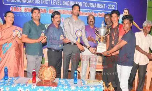 மாவட்ட அளவிலான இறகுப்பந்து போட்டி