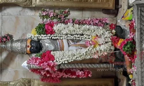 பாலதண்டாயுதபாணிக்கு வெள்ளிக்கவச அலங்காரம்