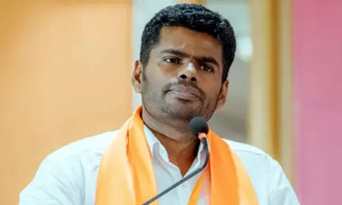 இலவச வேட்டி-சேலை திட்டத்தை முடக்க தி.மு.க. அரசு முயற்சி - அண்ணாமலை குற்றச்சாட்டு இலவச வேட்டி-சேலை திட்டத்தை முடக்க தி.மு.க. அரசு முயற்சி - அண்ணாமலை குற்றச்சாட்டு