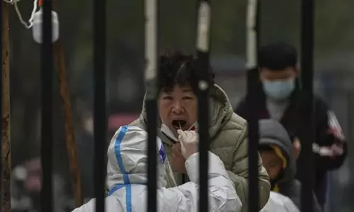 சீனாவில் கொரோனா ருத்ர தாண்டவம்: எங்களுக்கு உயிர் தான் முக்கியம்... இந்திய மருந்துகளை போட்டி போட்டுக்கொண்டு வாங்க துடிக்கும் சீன மக்கள்... ! சீனாவில் கொரோனா ருத்ர தாண்டவம்: எங்களுக்கு உயிர் தான் முக்கியம்... இந்திய மருந்துகளை போட்டி போட்டுக்கொண்டு வாங்க துடிக்கும் சீன மக்கள்... !