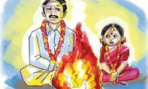 நெகமத்தில் 12-ம் வகுப்பு மாணவியை கடத்தி திருமணம் -தொழிலாளி மீது போக்சோவில் வழக்கு