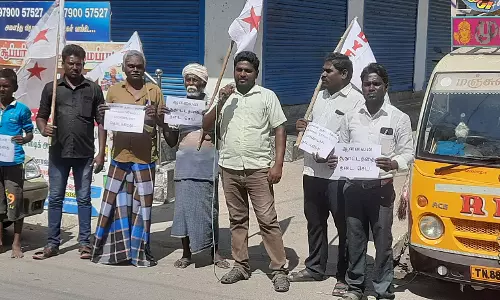 இந்திய ஜனநாயக வாலிபர் சங்கத்தினர் ஆர்ப்பாட்டம்